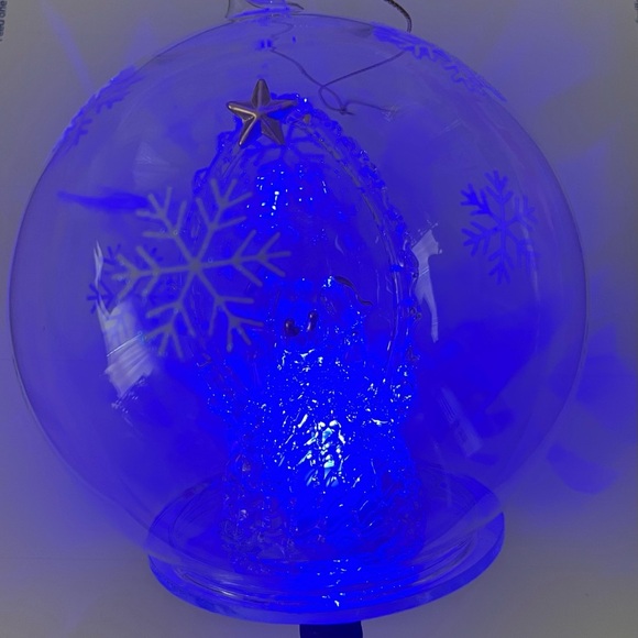 Hand blown snowflake nativity scene light up Christmas ornament table decor - Picture 2 of 9